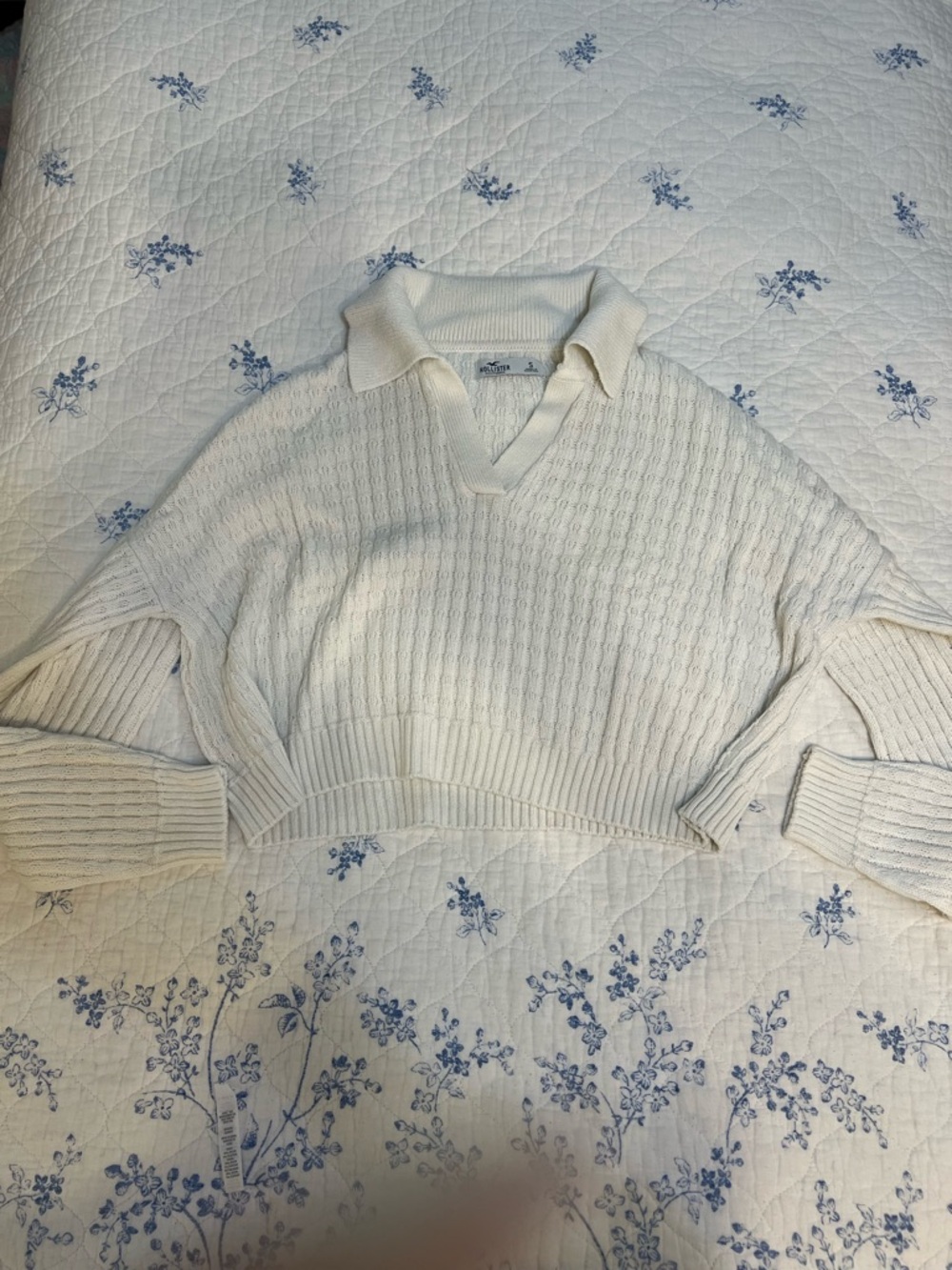 Hollister White V-Neck Cable-Knit Sweater